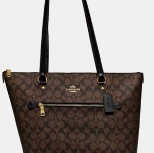 Signature coach tote bag